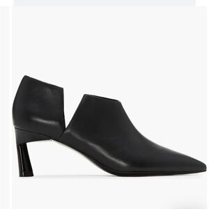 Mercedes Castillo Telma cut out leather booties 37., like new